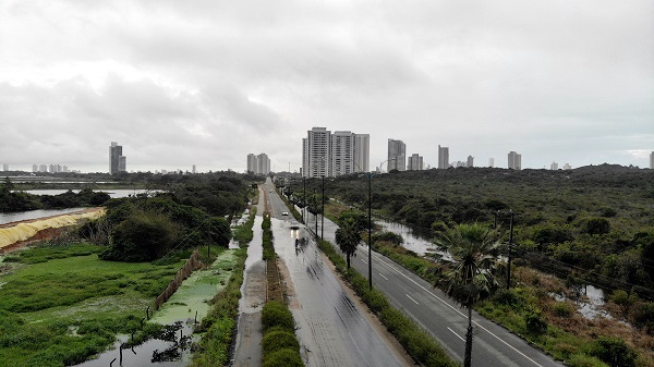 esgoto na rota do sol.jpg